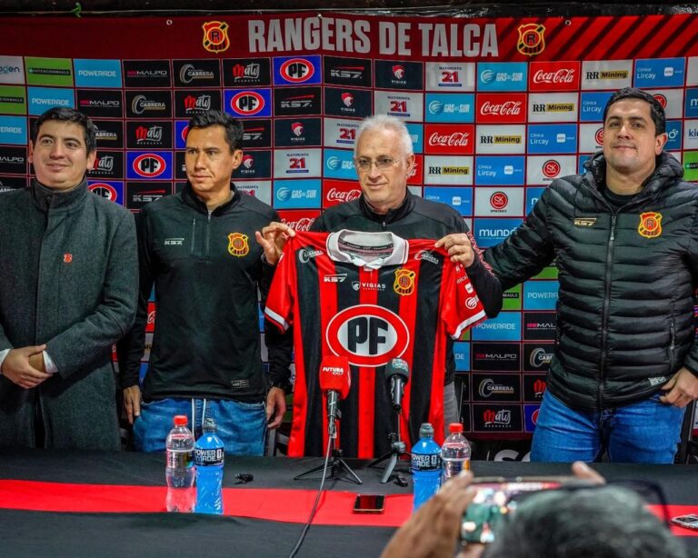 Ivo Basay fue presentado como nuevo director técnico del primer equipo