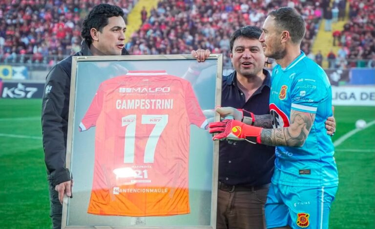 Reconocimiento a Cristián Campestrini  por histórico récord en el fútbol chileno 